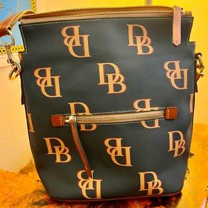 Dooney and Bourke purse for sale. Only used a handful of times.